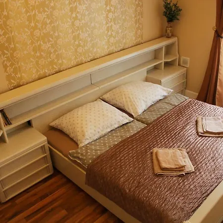 Vintage Apartment *